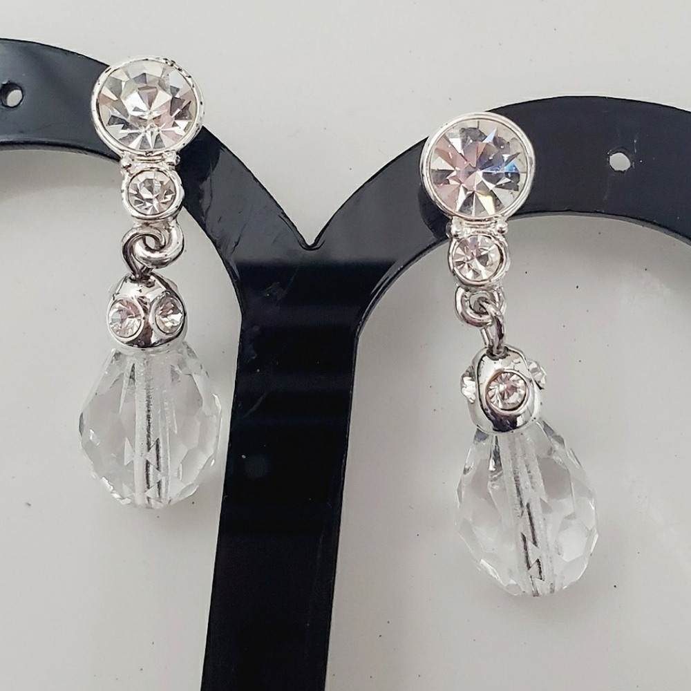 Crystal Teardrop Dangle Silver Earrings For Women. 🌴